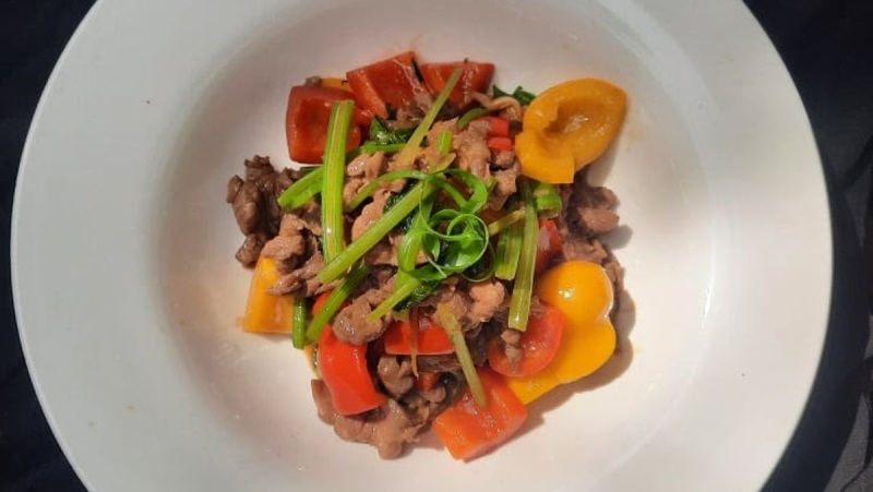 Thành phẩm món bò xào ớt chuông cần tây