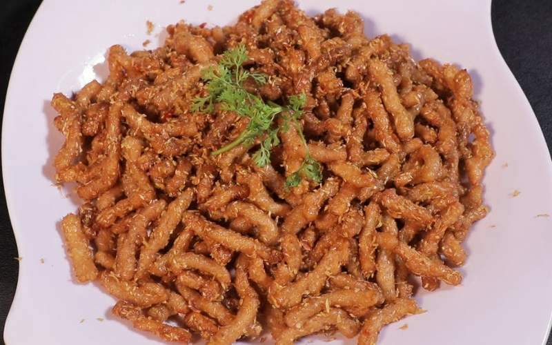 Bóng cá chay chiên giòn sả ớt hấp dẫn thơm ngon