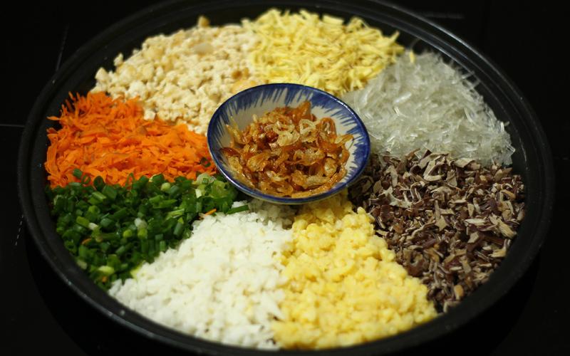 Chuẩn bị nguyên liệu làm bún chả giò chay nhân thập cẩm