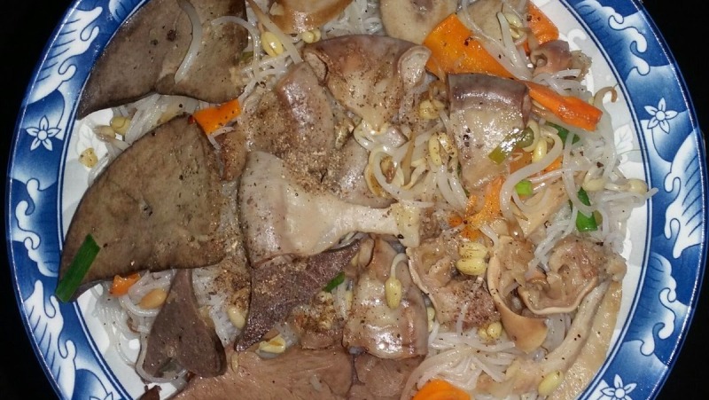 Bún gạo xào lòng heo giòn ngon