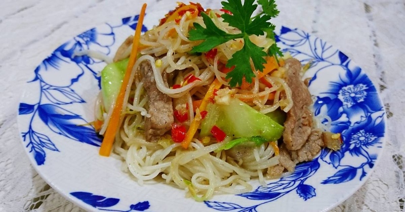 bún gạo xào thịt heo đơn giản thơm ngon