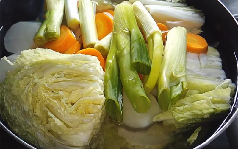 Sơ chế các loại nguyên liệu làm bún mắm chay