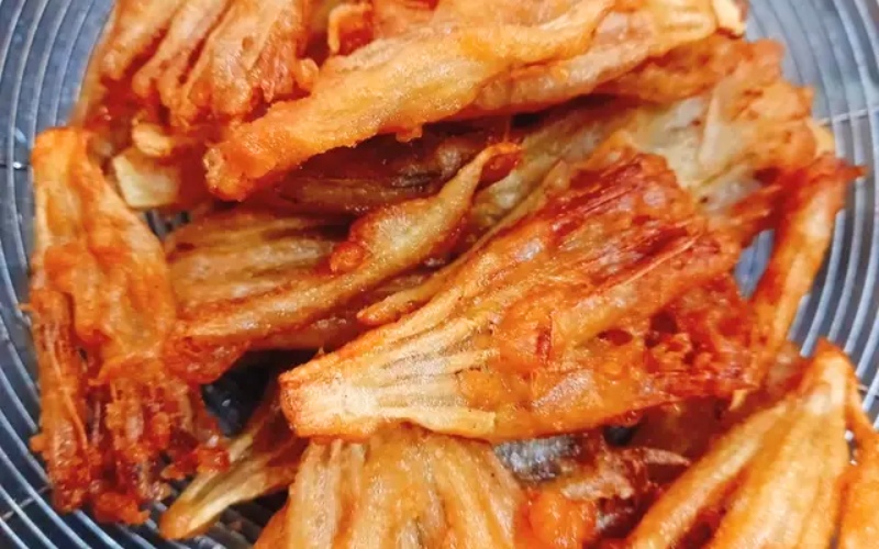 cá chay được chiên giòn rụm