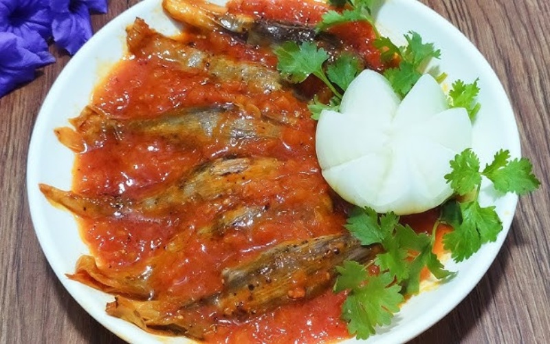 cá mòi chay sốt cà chua thơm ngon