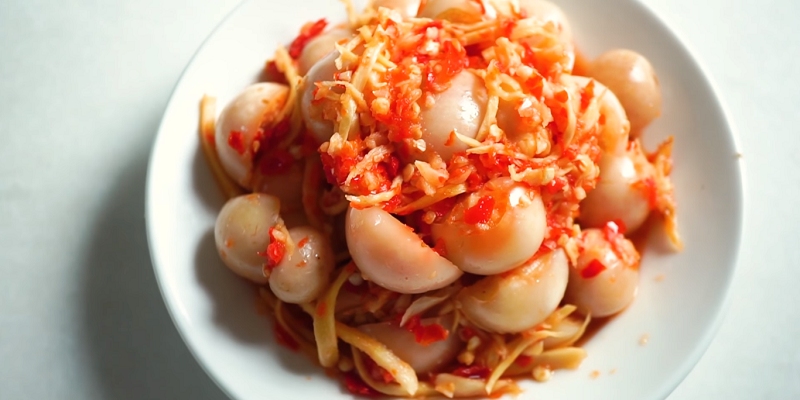 Cà pháo muối kim chi trộn với gừng ớt
