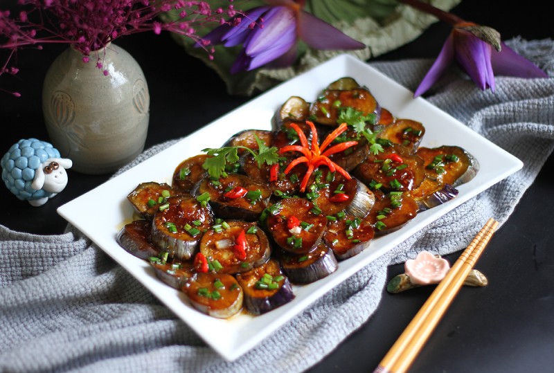Hoàn thành món cà tím kho tiêu thơm ngon