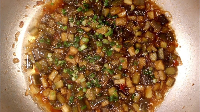Hoàn thành món cà tím kho quẹt thơm ngon
