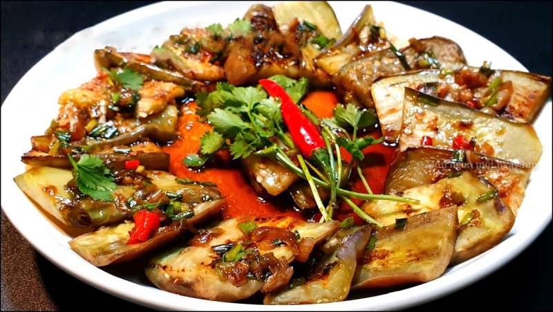 Hoàn thành món cà tím xào chao hấp dẫn