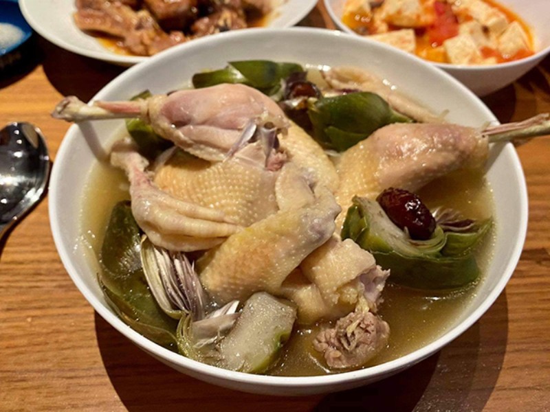 Món gà ta hầm atiso