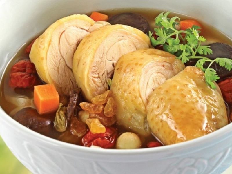 Món gà hầm thuốc bắc bổ dưỡng