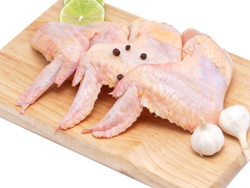 Những chiếc cánh gà tươi