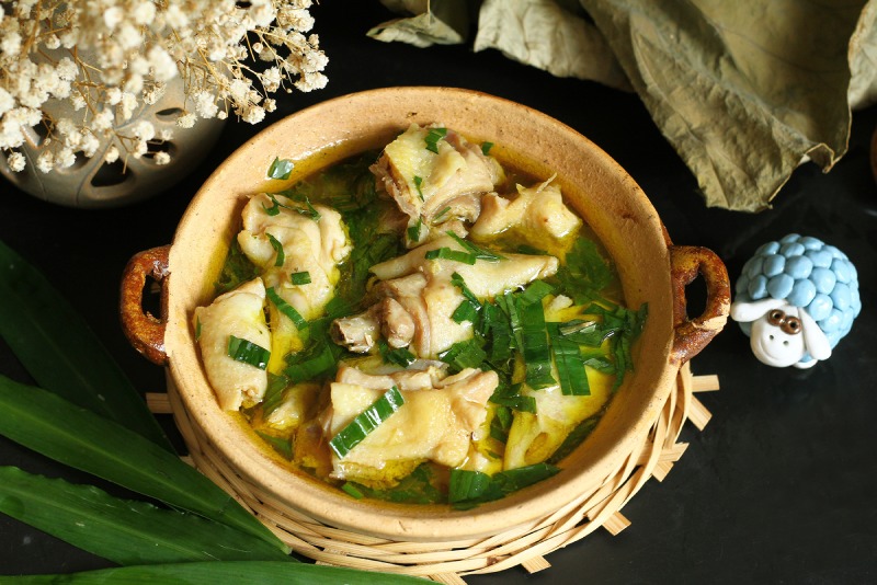 Khám phá cách làm canh gà nấu gừng giải cảm