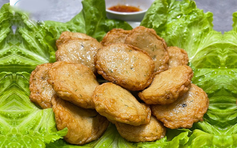 chả đậu phụ bắp cải chay chấm cùng với tương ớt rất hấp dẫn