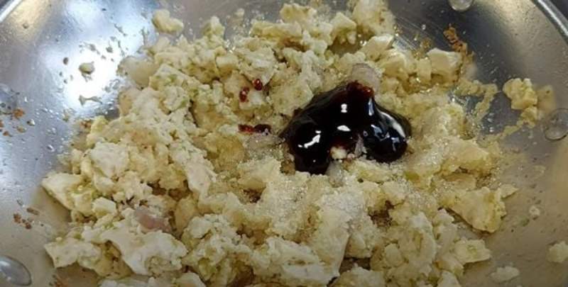 Trộn đều đậu hũ đã nghiền với các nguyên liệu