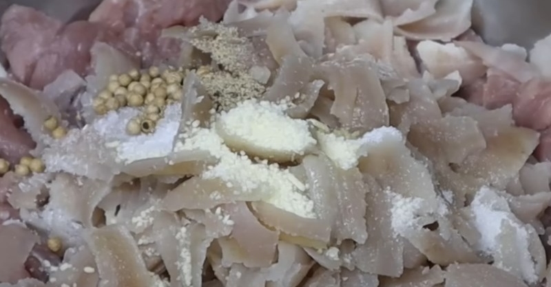 ướp nhân chả với các nguyên liệu