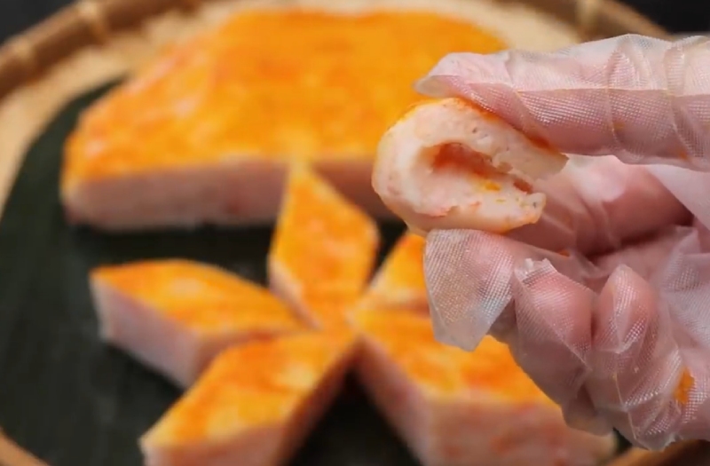Miếng chả tôm dai mềm sau khi hấp