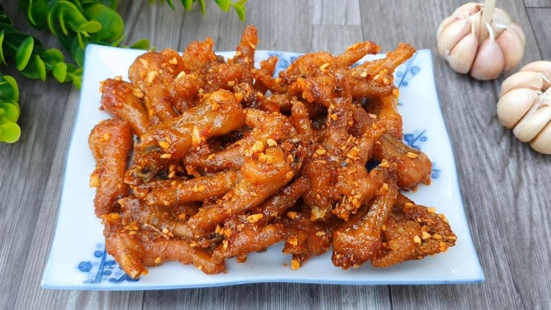 Thành phẩm món chân gà chiên giòn bơ tỏi