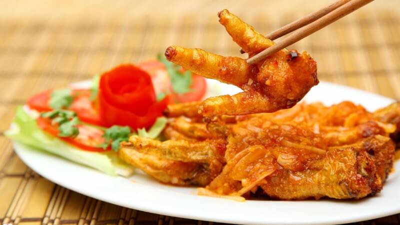 Những lưu ý khi chế biến chân gà chiên nước mắm