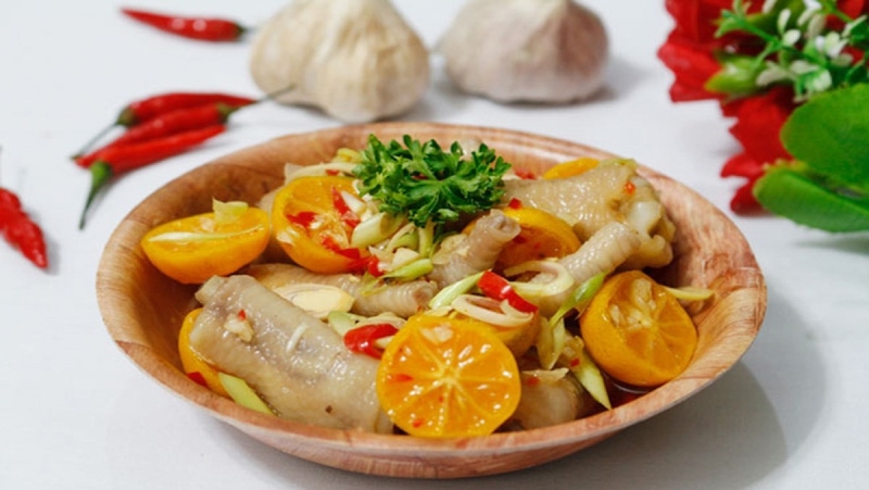 Chân gà hấp sả thơm ngon, chấm cùng muối chua ngọt