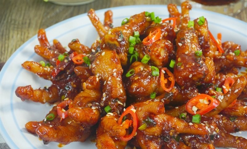 Thành phẩm món chân gà rang me
