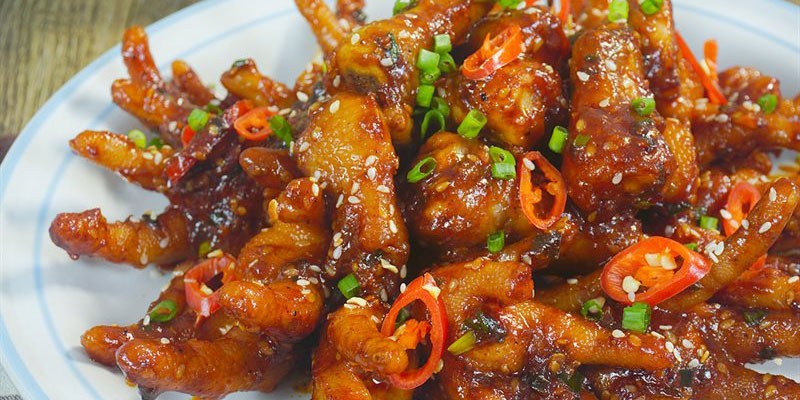 Thành phẩm món chân gà xào cay kiểu Hàn
