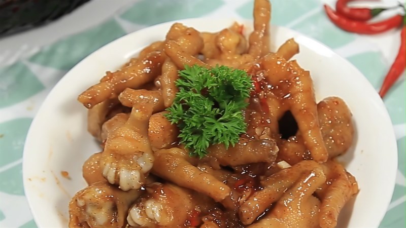 Thành phẩm chân gà xào cay truyền thống