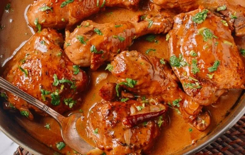 Thành phẩm món Chicken Adobo kiểu Philippines chuẩn vị