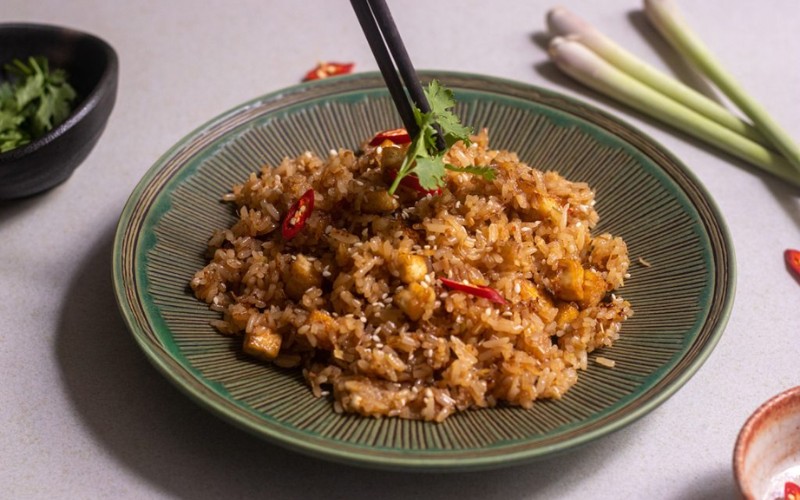 Bí quyết làm cơm chiên chay với sả muối ớt tỏi thơm ngon