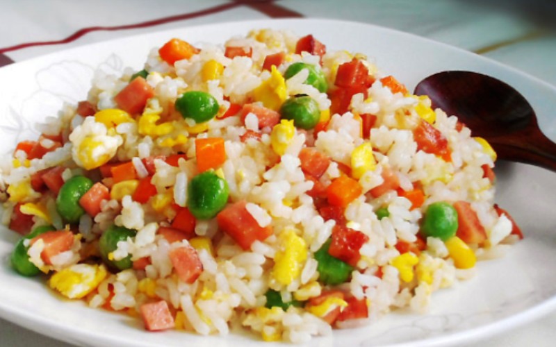 Bí quyết làm cơm chiên dương châu chay thêm thơm ngon