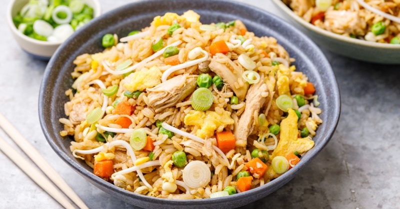 Món cơm chiên gà xé thập cẩm thơm ngon