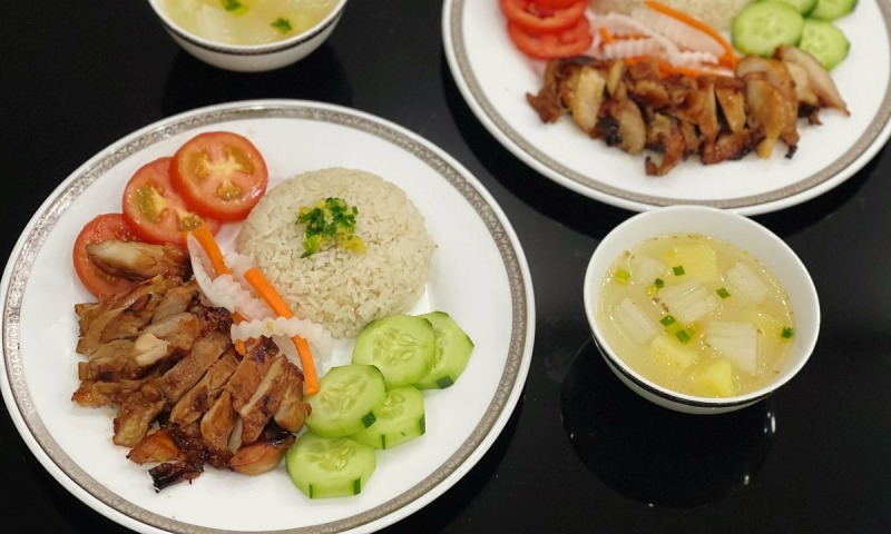 Khám phá cách làm cơm gà xá xíu bằng nồi chiên không dầu