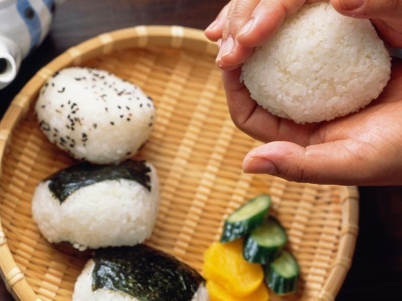 Những chú ý khi làm cơm nắm thịt bò xào