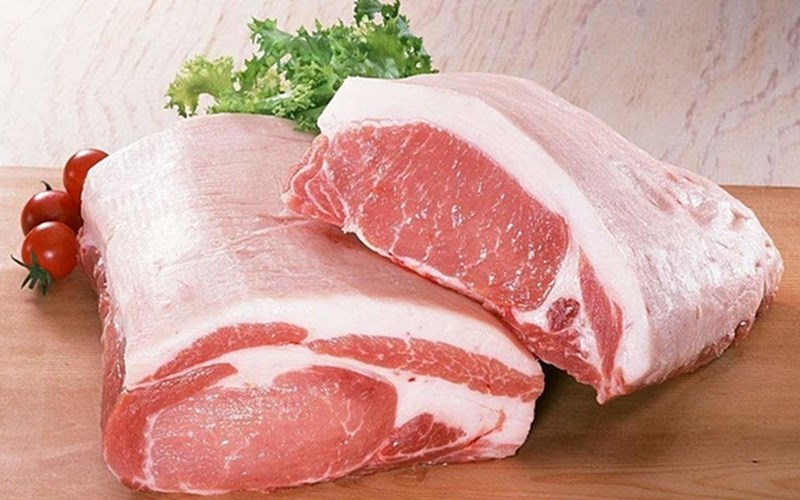 Thịt heo tươi thường có màu hồng tự nhiên