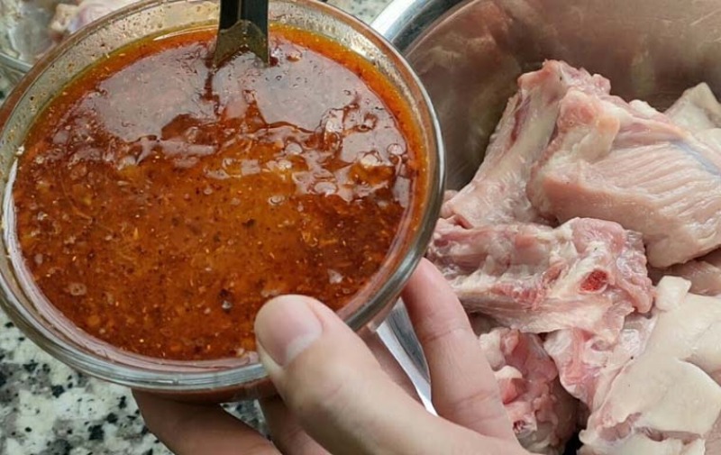 Làm sốt ướp và ướp gà