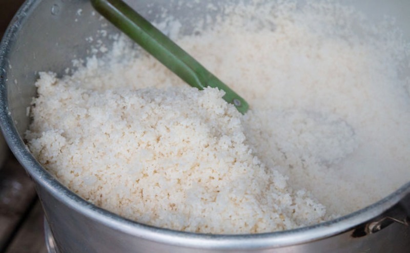 Tiến hành công đoạn nấu cơm