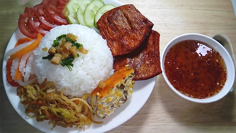 Cơm tấm sườn bì chả chay sau khi hoàn thành