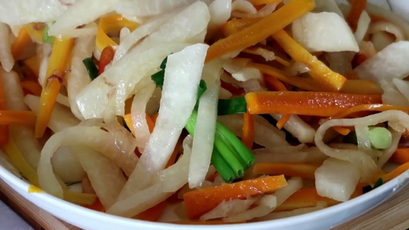 Xào củ sắn với các nguyên liệu