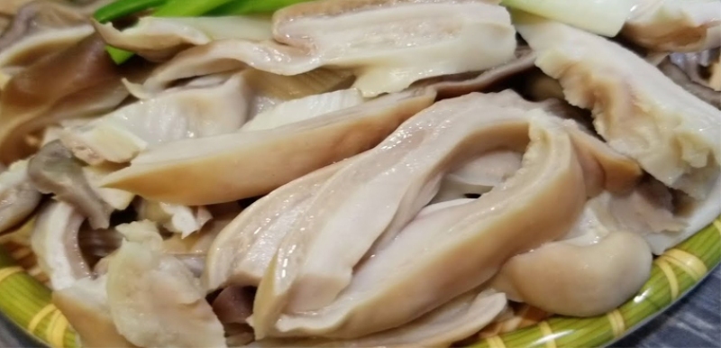 Dạ dày heo được cắt miếng vừa ăn