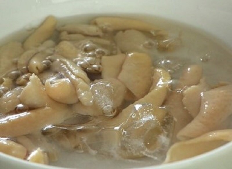 Công đoạn luộc da gà