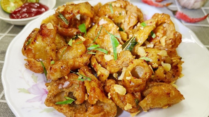 Thành phẩm da gà chiên nước mắm