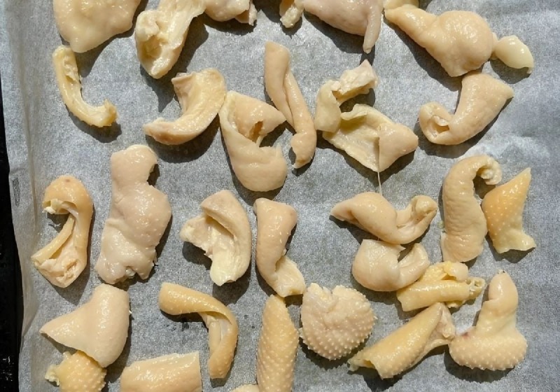Phơi da gà ngoài nắng khoảng 1 tiếng