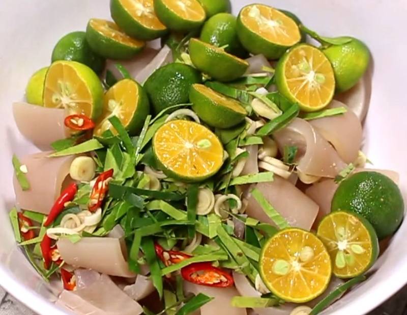 Tiến hành cho các nguyên liệu vào trộn đều