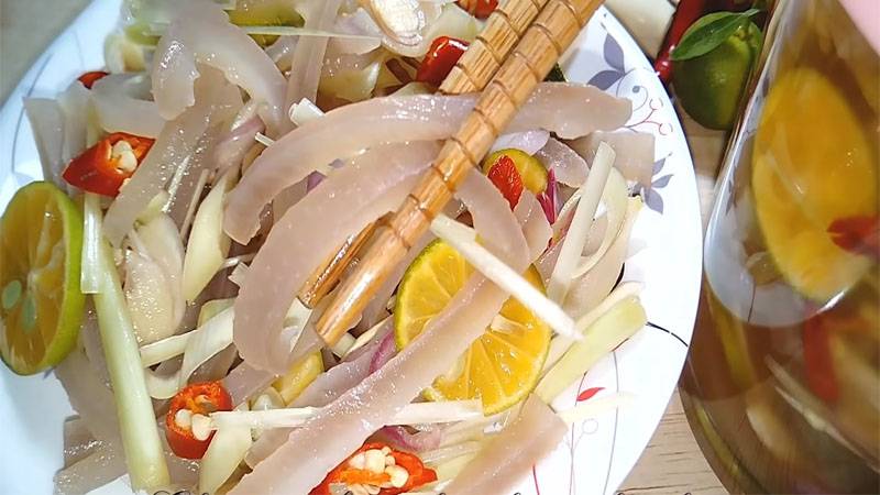 Thành phẩm đĩa da heo ngâm sả tắc hấp dẫn