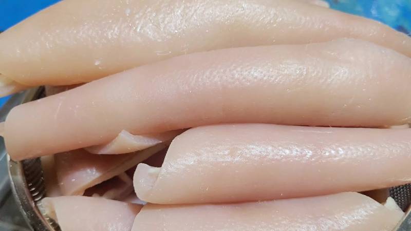 Chuẩn bị da heo tươi ngon để nướng muối ớt