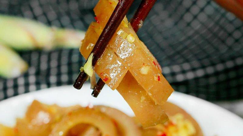 Thành phẩm món da heo xào sả ớt thơm ngon