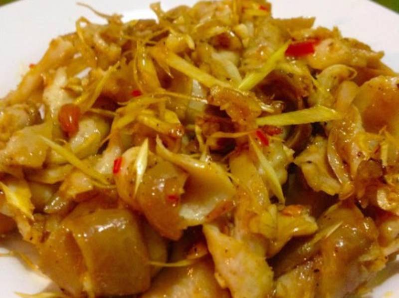 Dĩa da heo xào sả ớt cay thơm hấp dẫn
