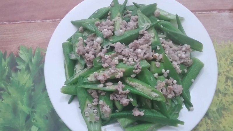 Món thịt băm xào đậu bắp