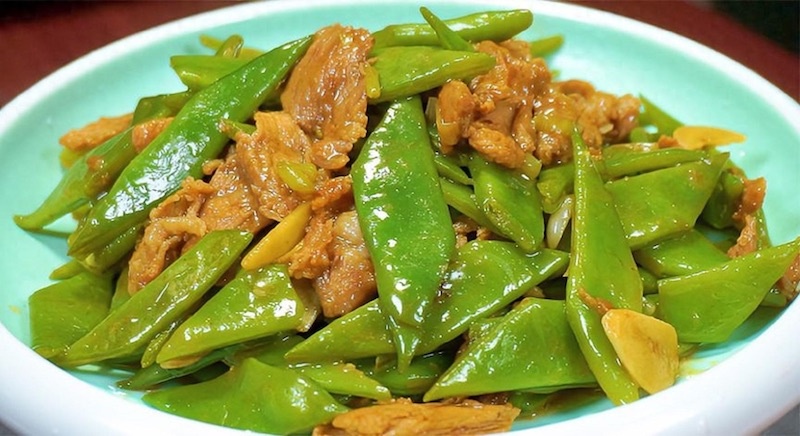 hoàn thành món đậu Hà Lan xào thịt bò ngon đậm vị