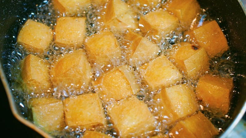 chiên đậu hũ vàng ươm các mặt