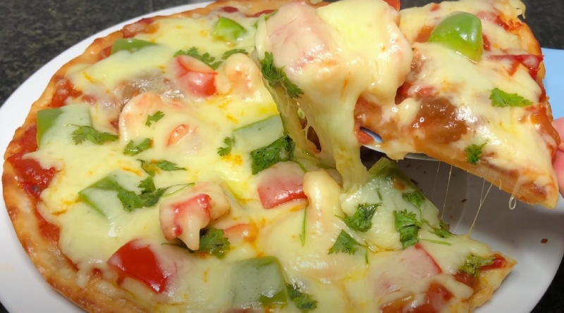 Cắt pizza thành miếng nhỏ